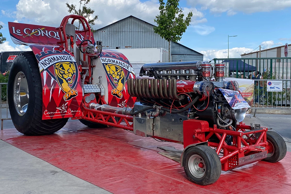 Tracteur pulling Le Conquérant à la manifestation des Rétros du plateau au Neubourg 2026